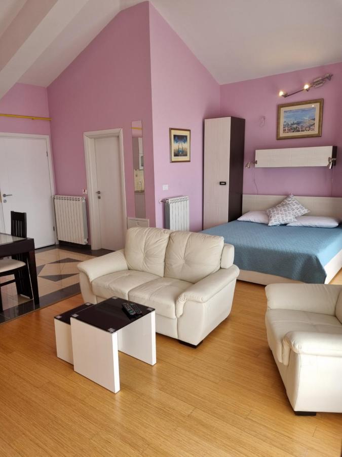 Kvarner Golden View Apartments มาทุลยี ภายนอก รูปภาพ