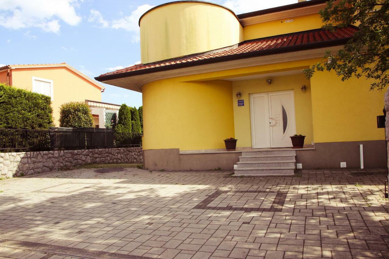 Kvarner Golden View Apartments มาทุลยี ภายนอก รูปภาพ