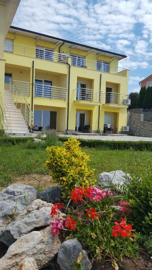Kvarner Golden View Apartments มาทุลยี ภายนอก รูปภาพ